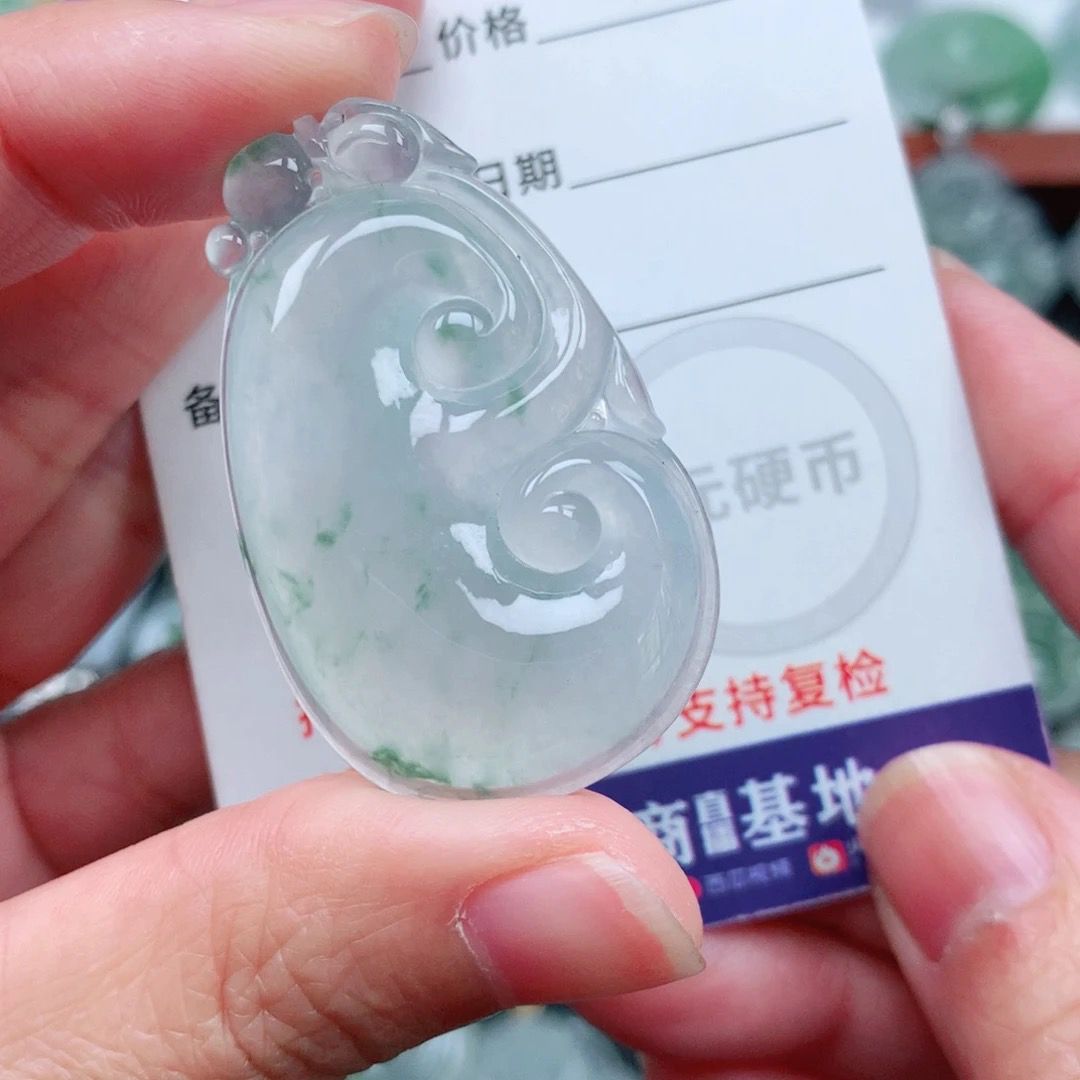 翡翠A货 精美时尚冰种冰飘花大如意吊坠