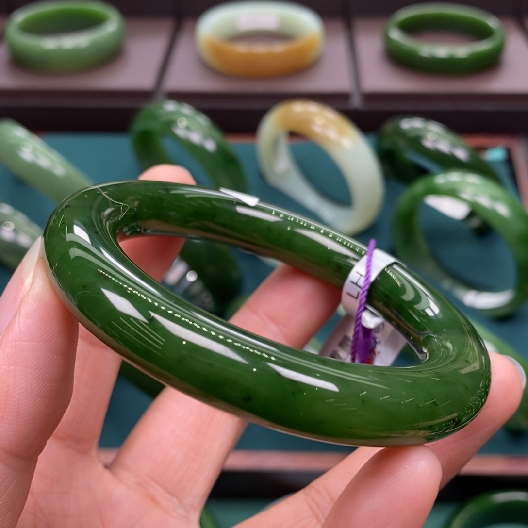 和田玉（碧玉）未镶嵌手镯