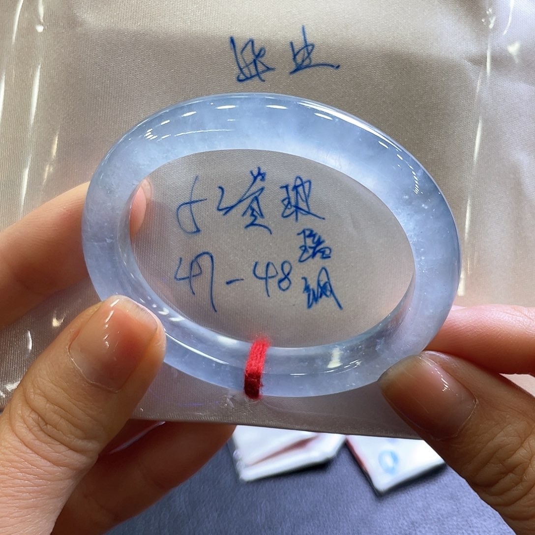 翡翠手镯未镶嵌翡翠手镯