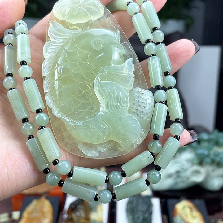 蛇纹石玉颈饰未镶嵌