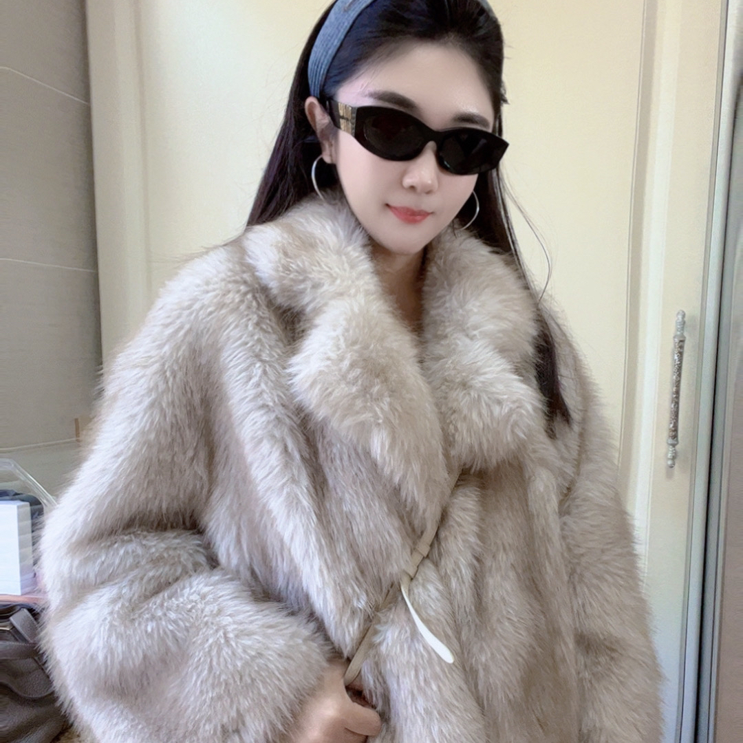 翻领常规厚款长袖冬季短外套女士外套秋冬