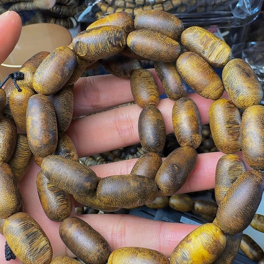 沉香手串老白棋留疤47克