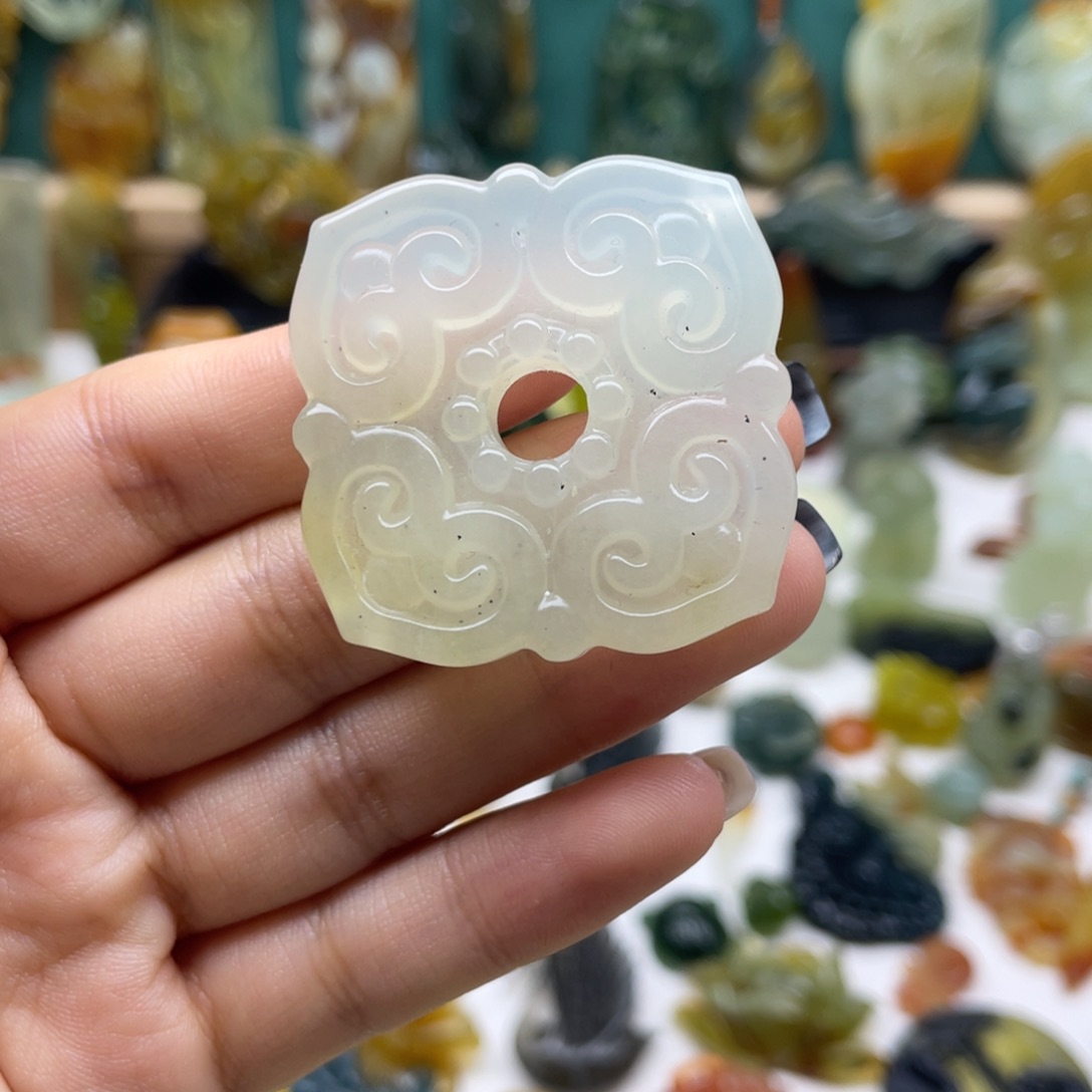 蛇纹石玉颈饰未镶嵌