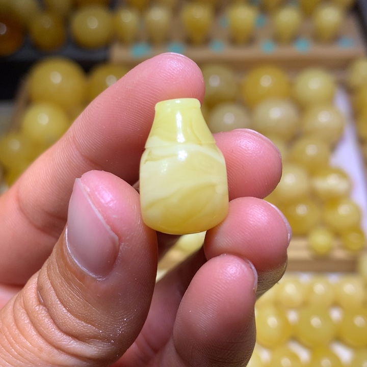 琥珀裸石未镶嵌天然俄料浓蜡金白妖花三通12.6