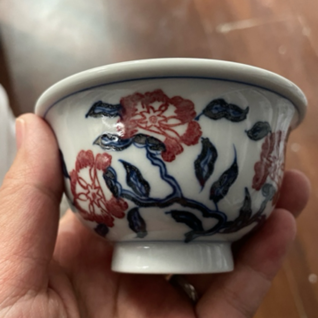 阅贤斋釉里红花卉压手杯微瑕
