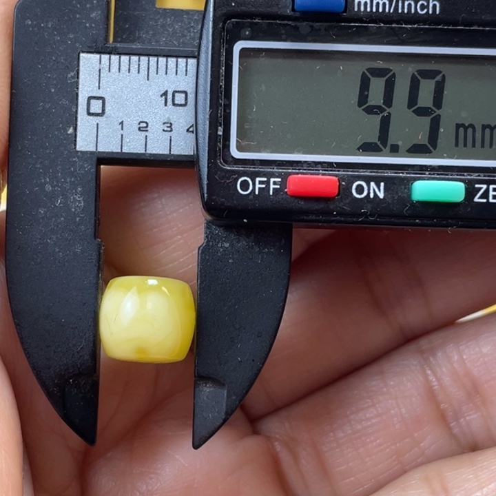 蜜蜡未镶嵌裸石4杂