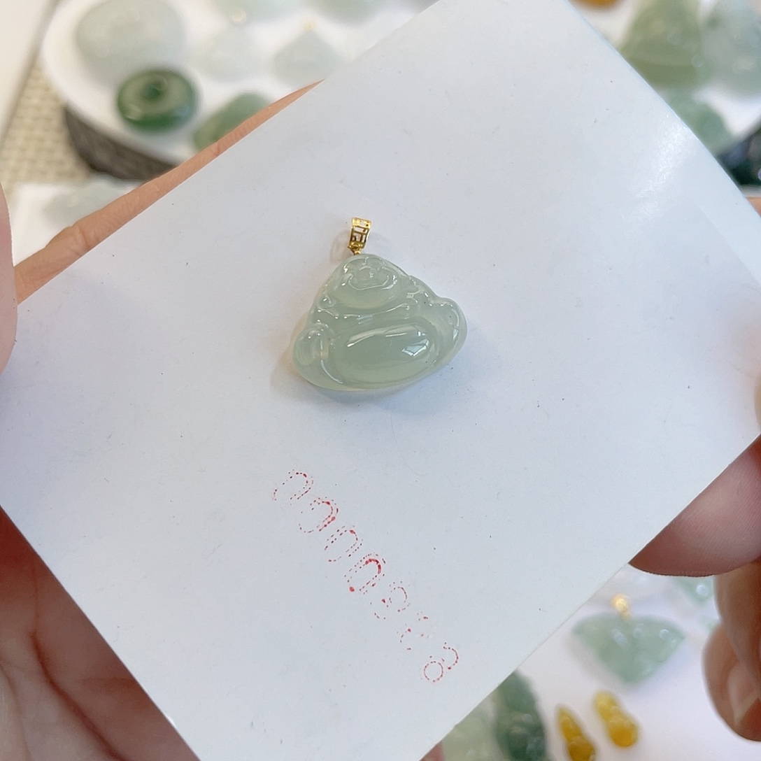 翡翠未镶嵌颈饰小佛公