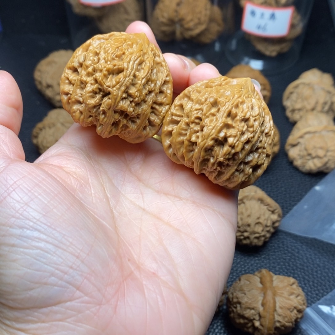 文玩核桃把件绣球