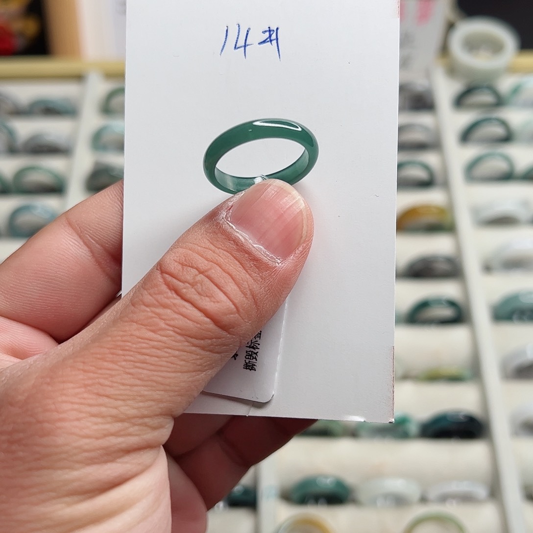 翡翠戒指未镶嵌翡翠