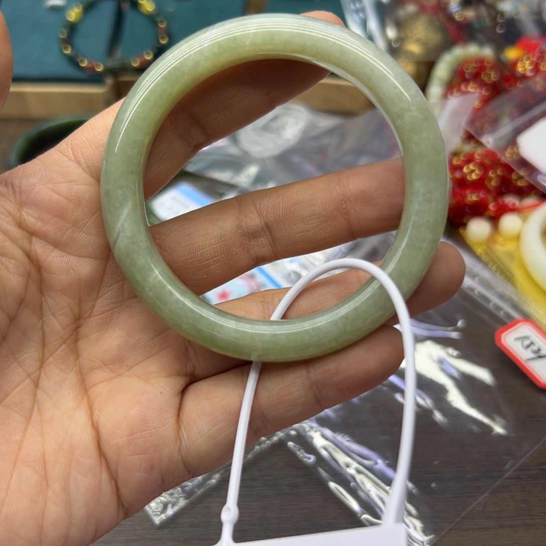 和田玉未镶嵌手镯56.4圈围781