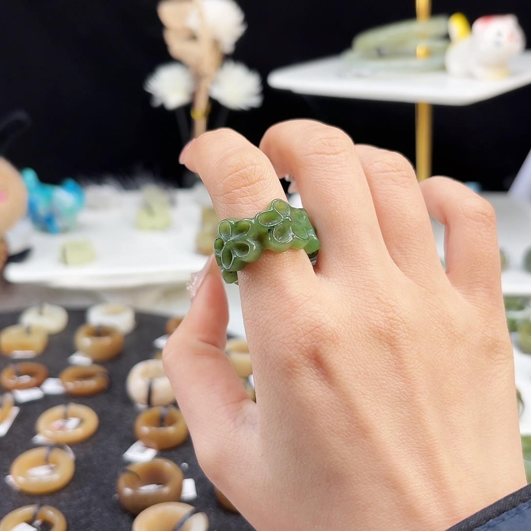 和田玉未镶嵌戒指P152碧玉雕花17.9不退换