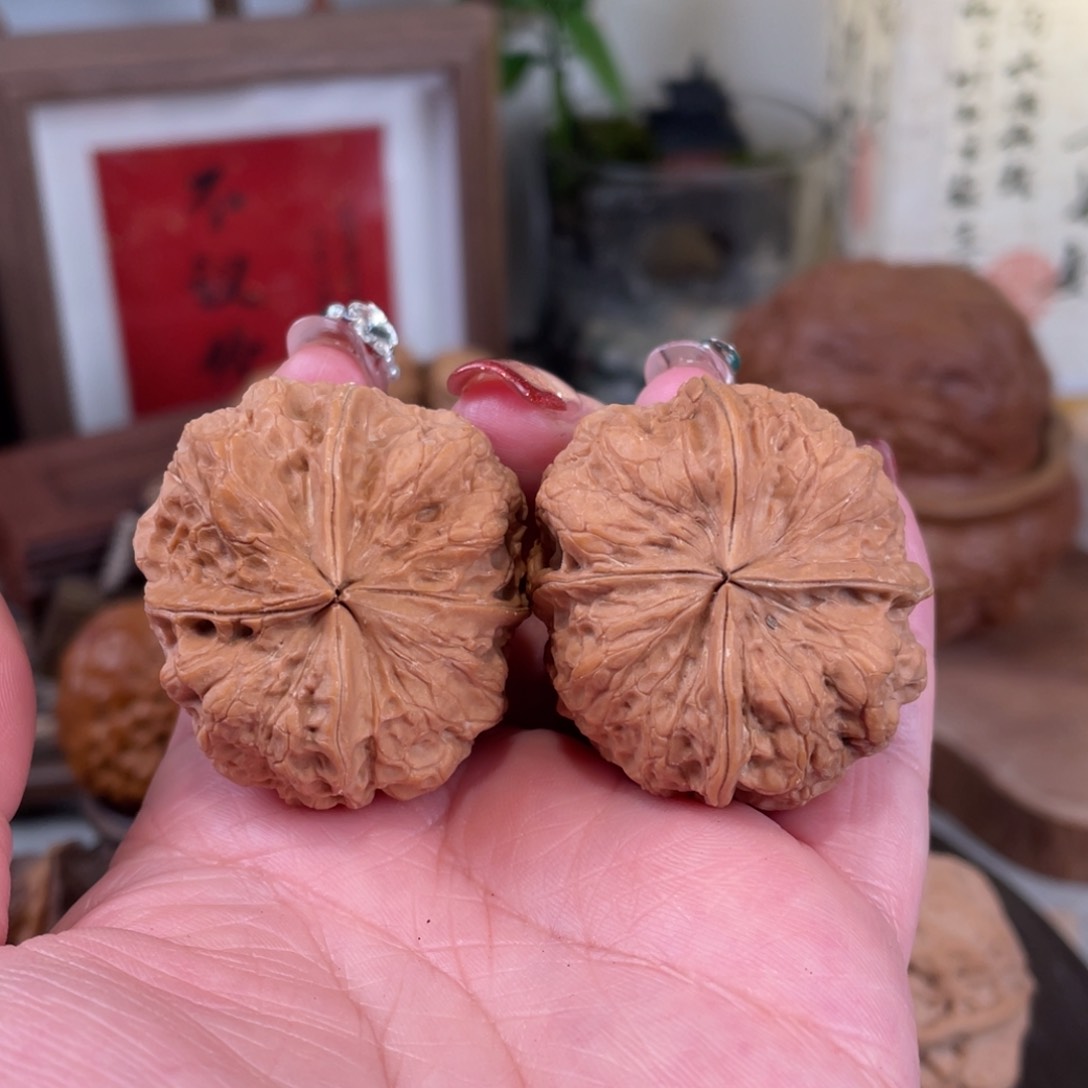 文玩核桃把件怪蛙四棱38尺（不退不换）