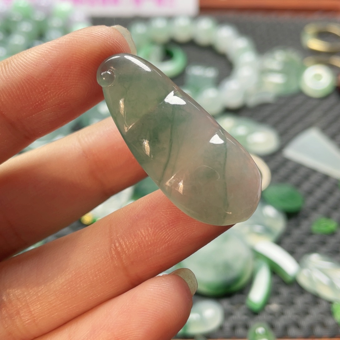 颈饰未镶嵌翡翠  翡翠