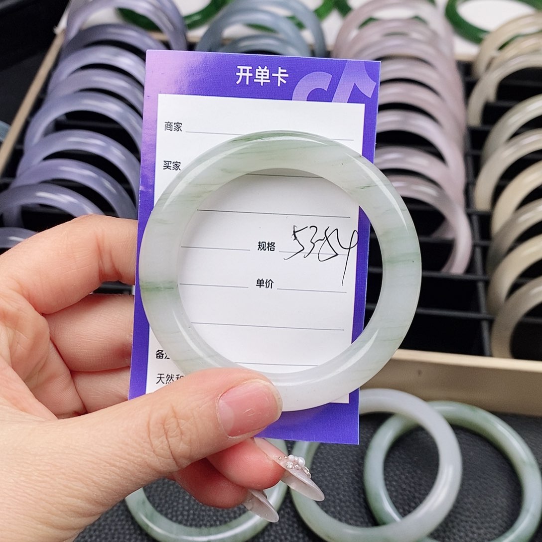 石英质玉手镯未镶嵌