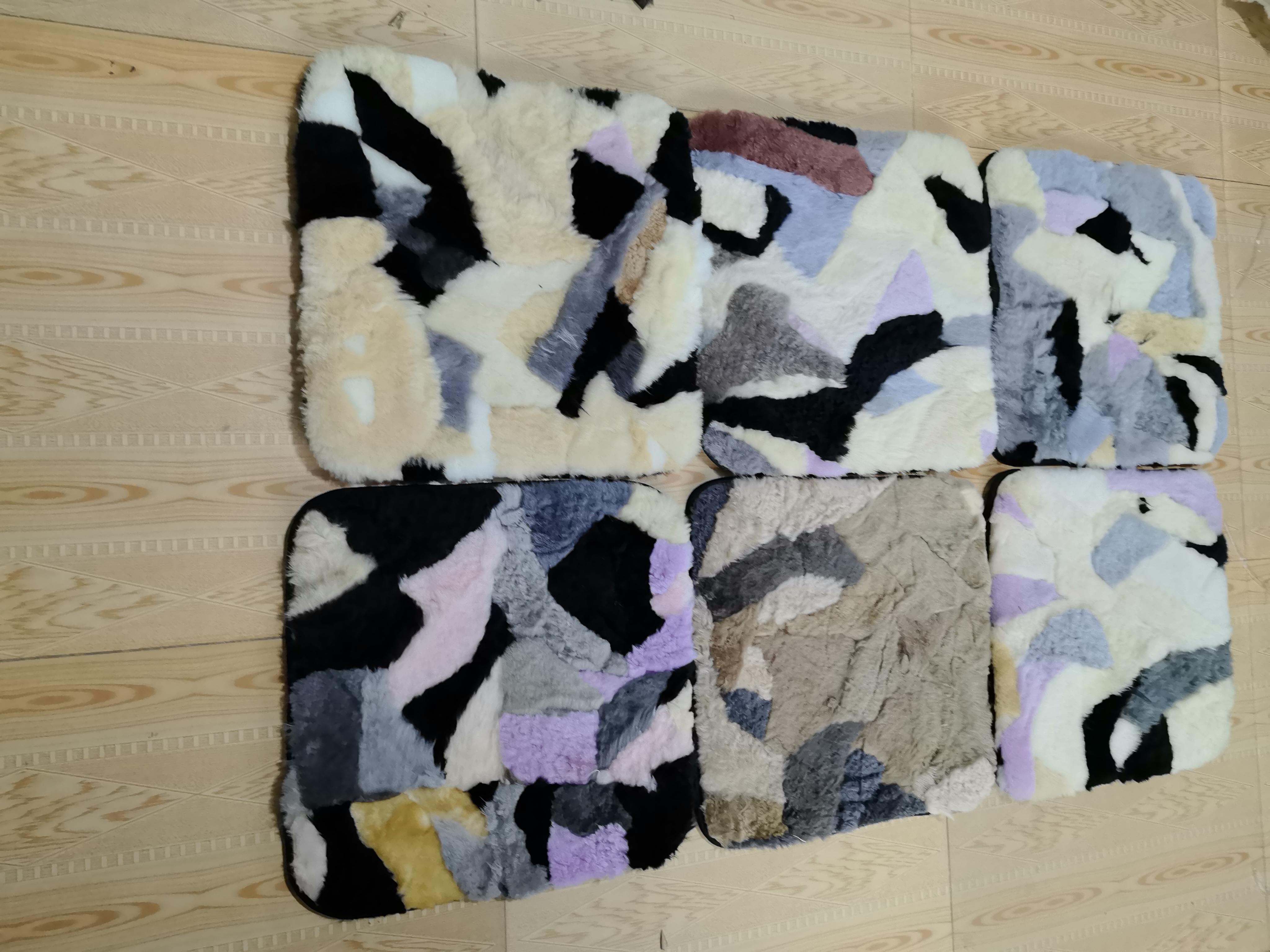 冬季新款羊毛一体保暖汽车坐垫拼色包边防滑舒适通用桌椅座垫