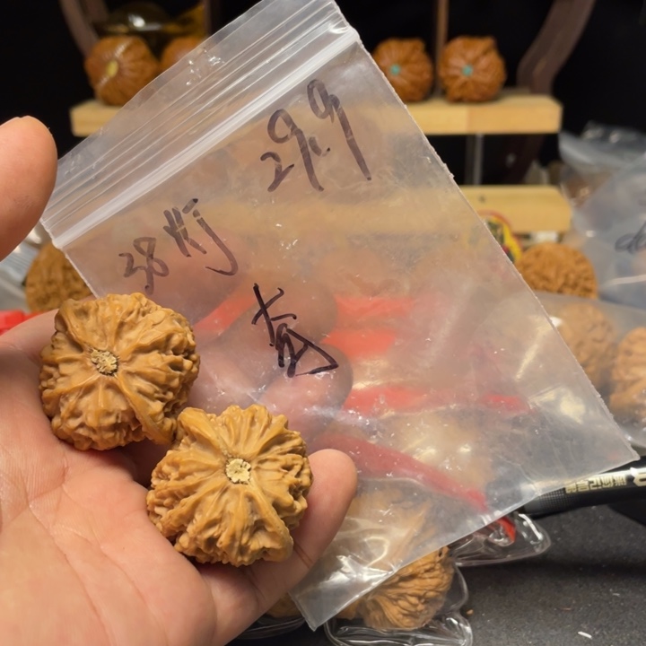 酷***奇文玩核桃把件宫灯
