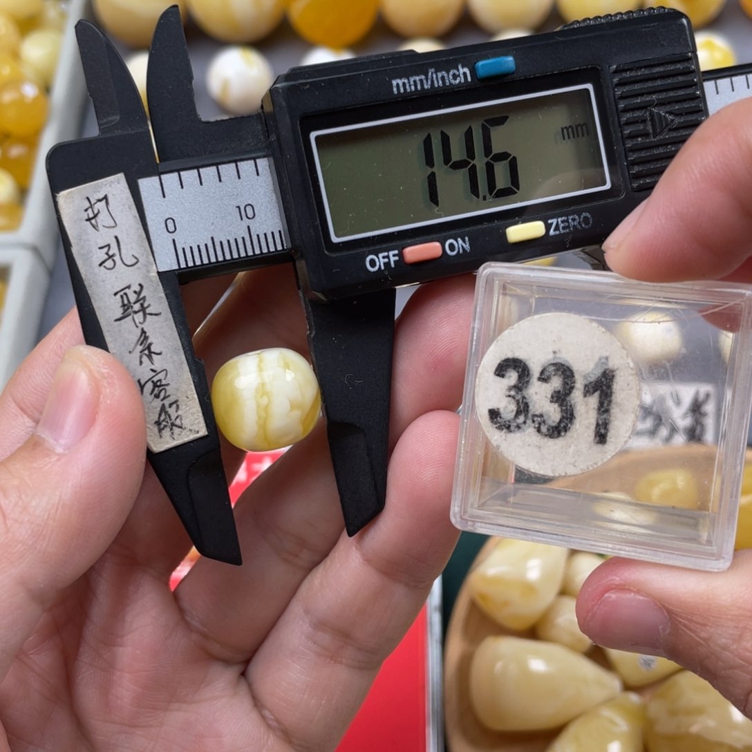 蜜蜡珠宝奇石未镶嵌