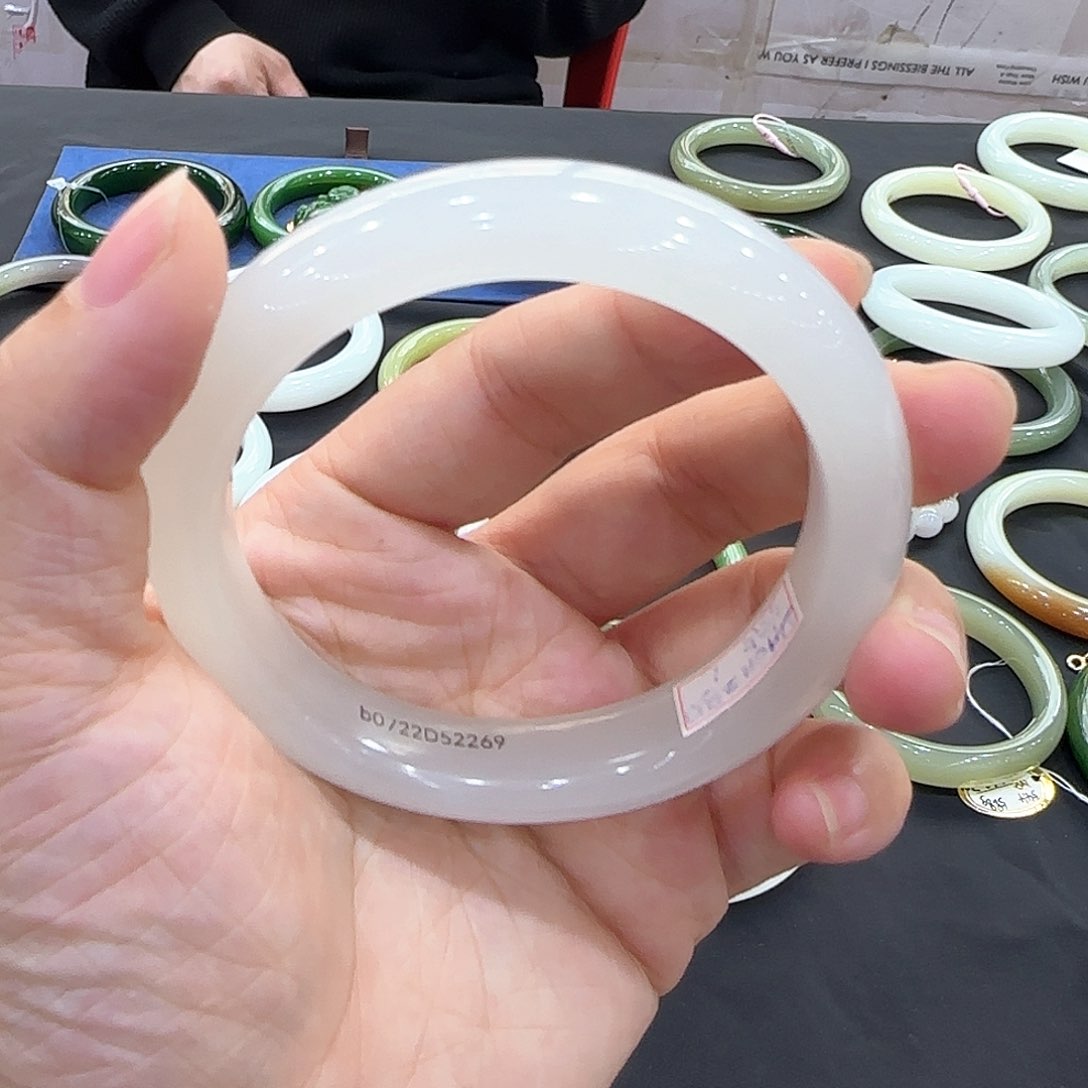 和田玉手镯未镶嵌55.5