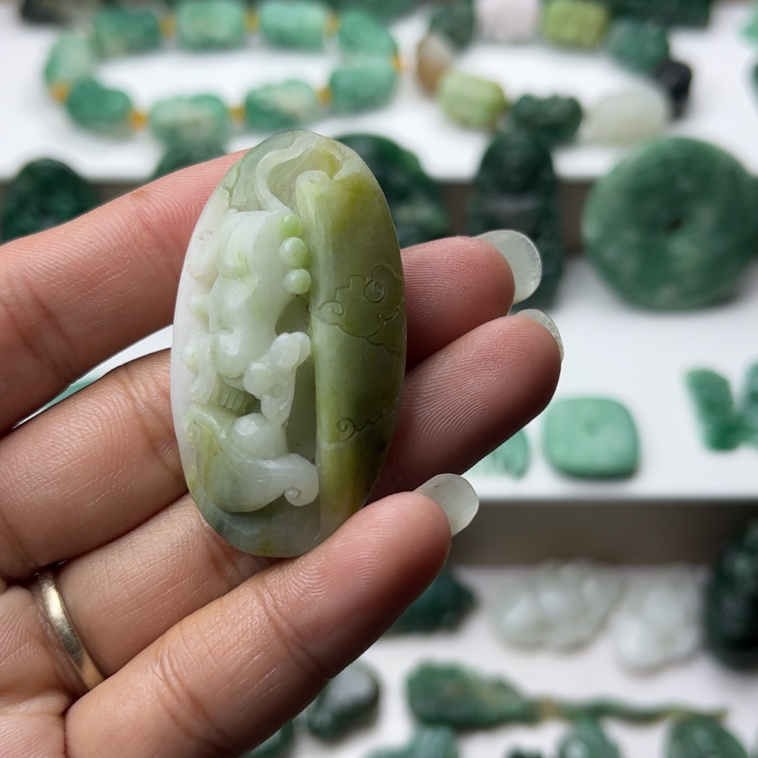 独山玉未镶嵌挂件