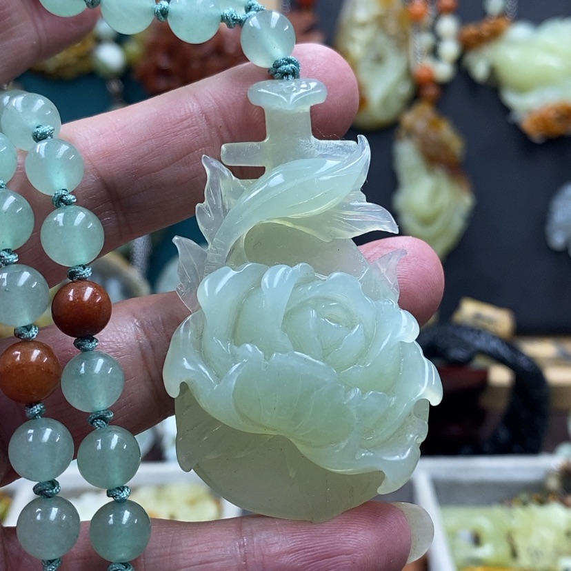 【闪购商品】蛇纹石玉吊坠未镶嵌