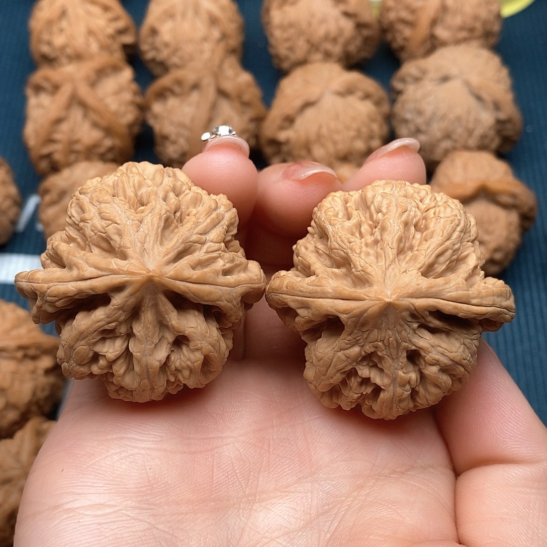 文玩核桃吊坠粗筋