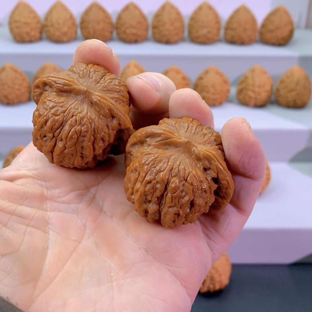 文玩核桃把件42全品血麒麟