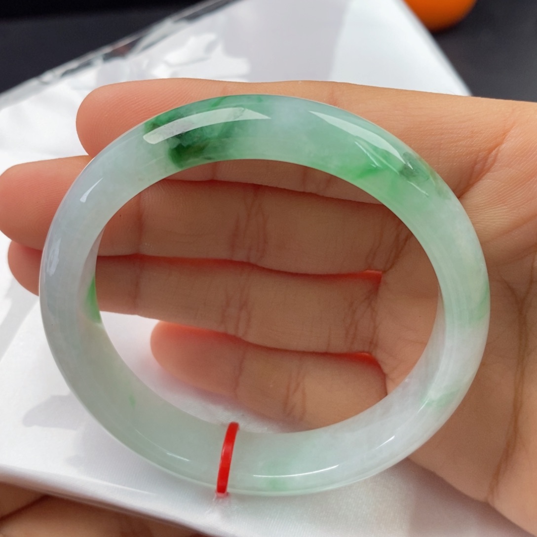 翡翠未镶嵌手镯5556正圈