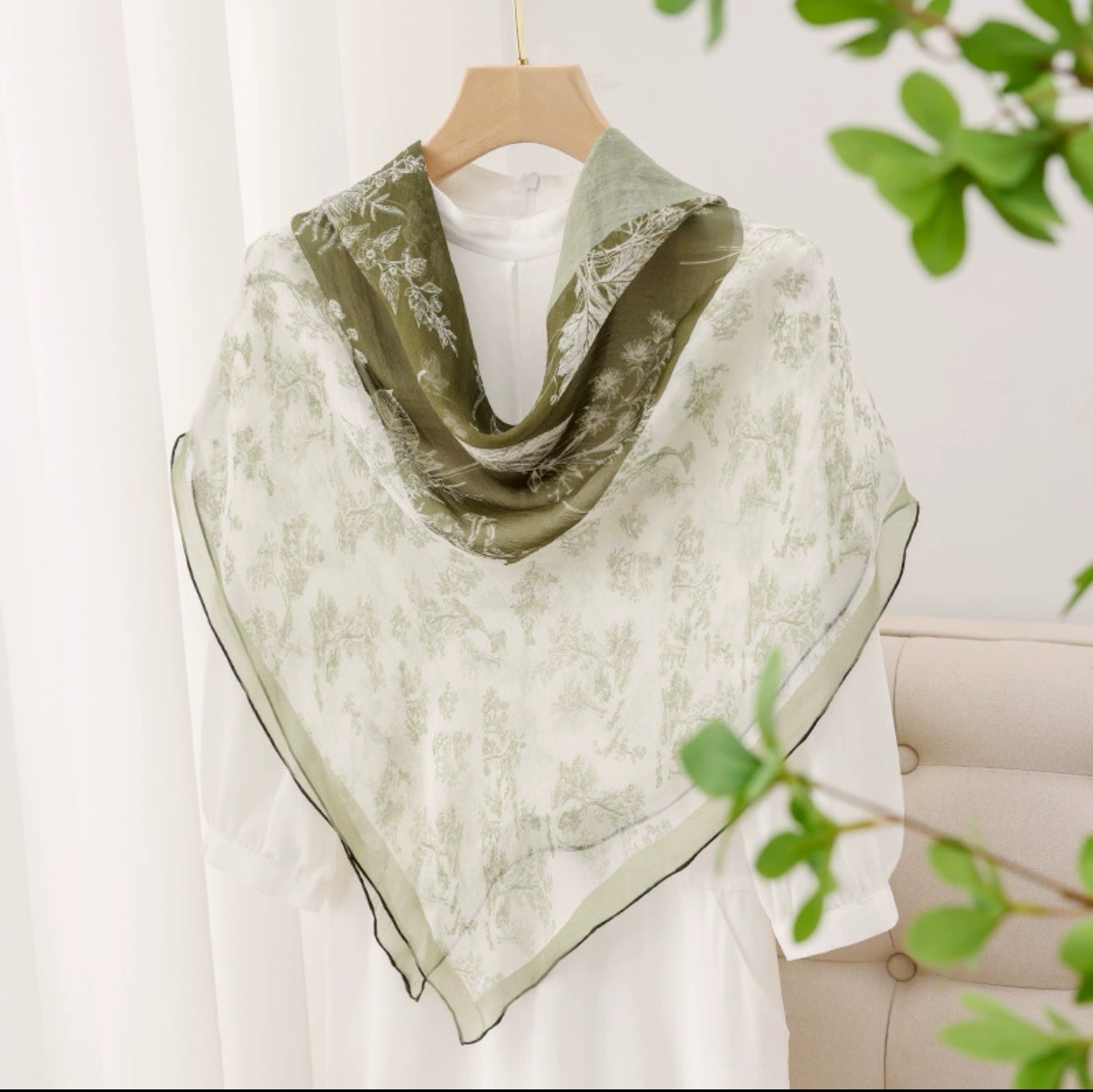 100%桑蚕丝方巾绘画冬季新款方巾百搭时尚高端送礼