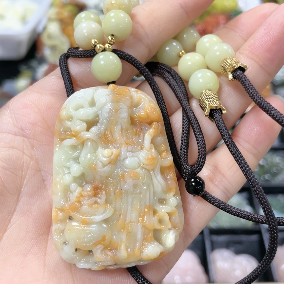 蛇纹石玉颈饰合金