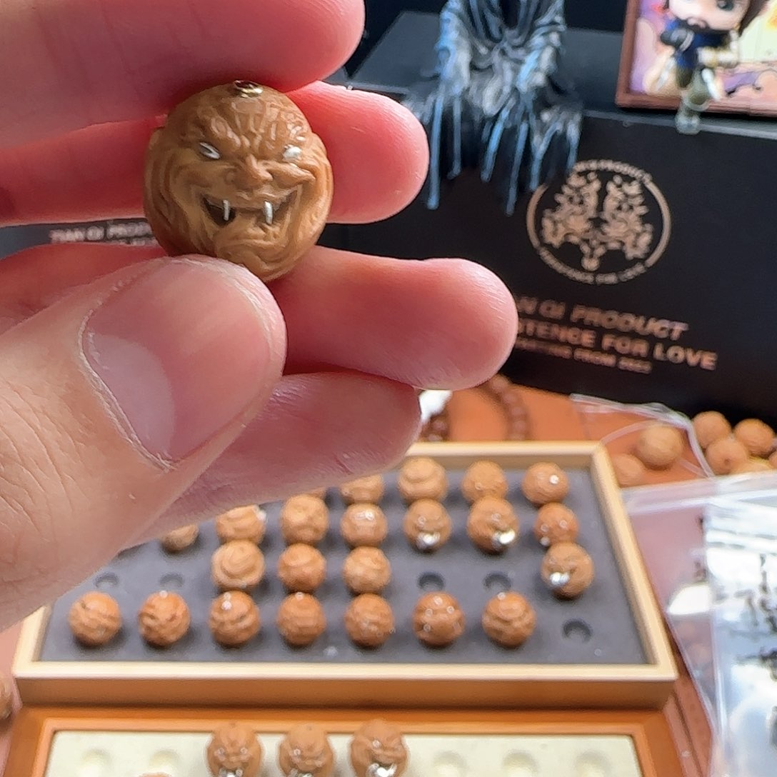 猴头核桃吊坠王****川毒液蛇僧头顶红