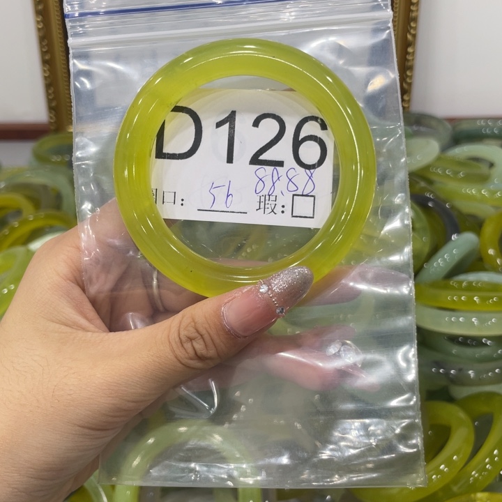 未镶嵌蛇纹石玉颈饰宝*