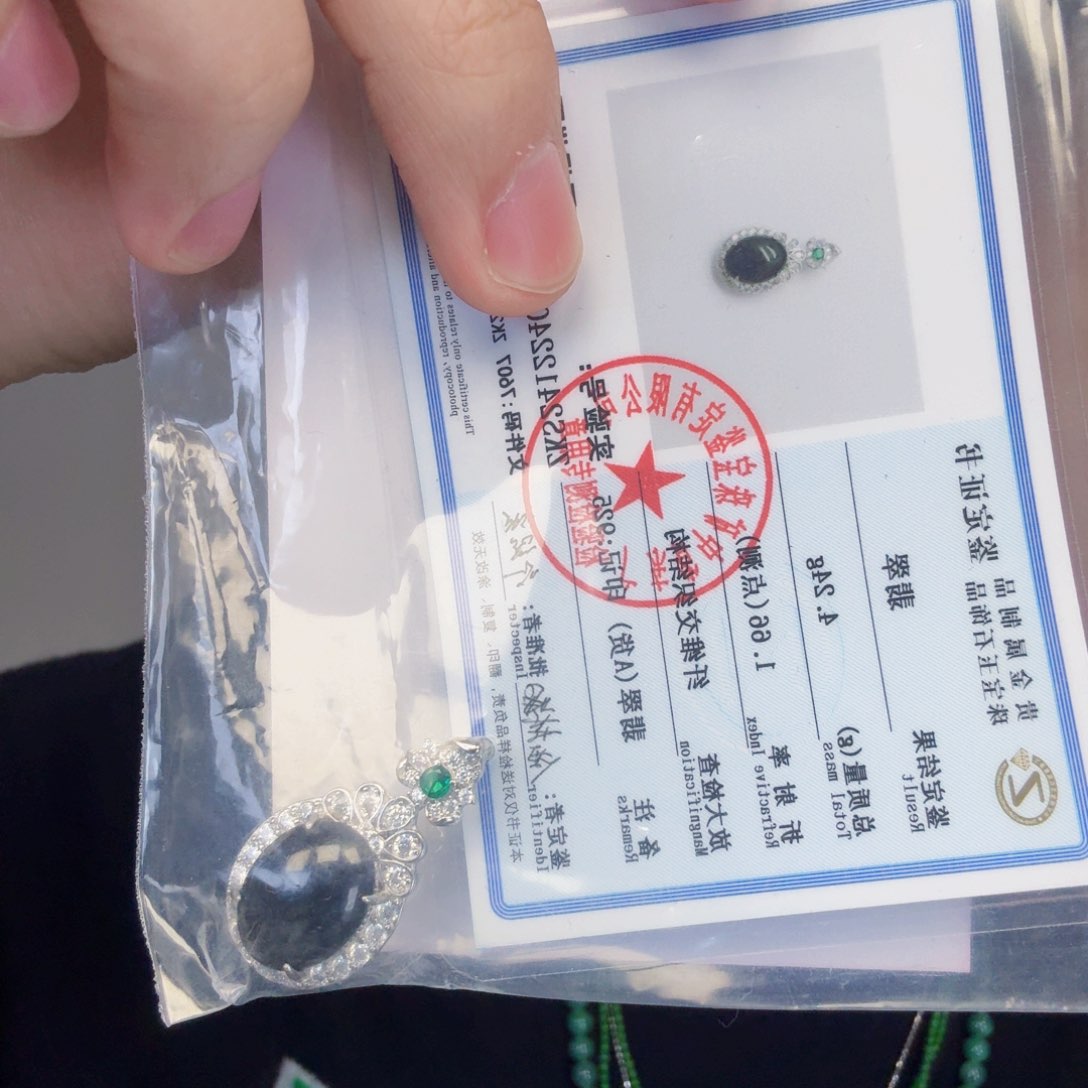 翡翠颈饰未镶嵌一件