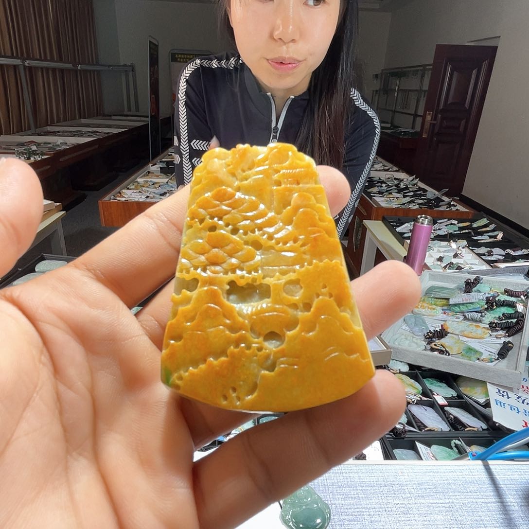 翡翠未镶嵌颈饰一