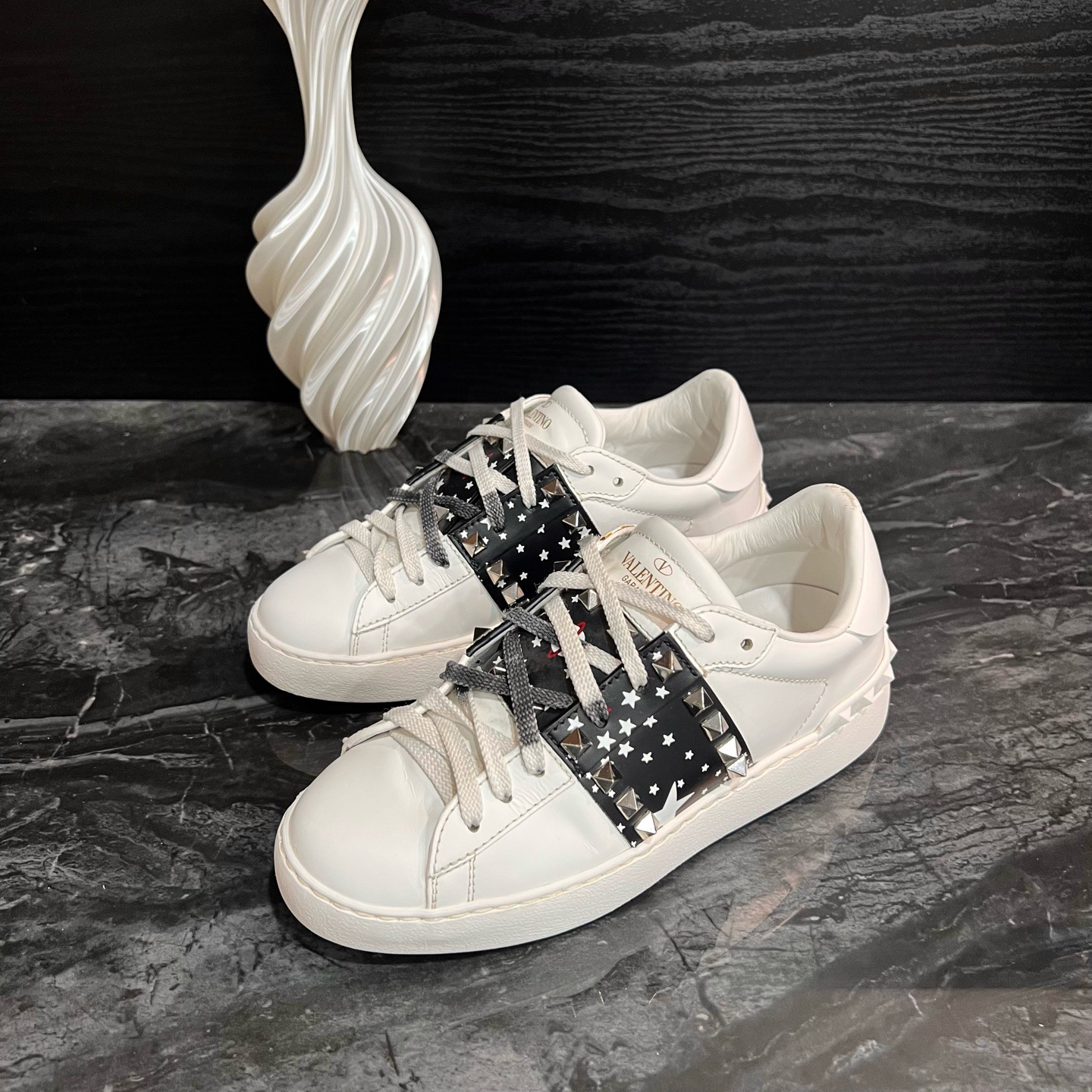 95新 Valentino/华伦天奴 2239/35.5码/黑白星星Open板鞋