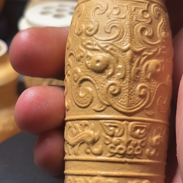 隐隐约约地看到一只大白