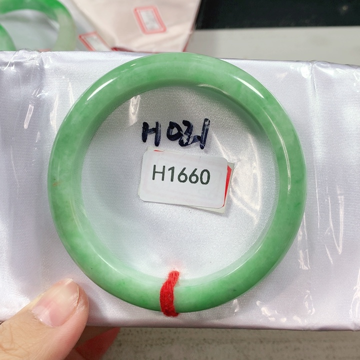 翡翠手镯未镶嵌天然翡翠手镯56