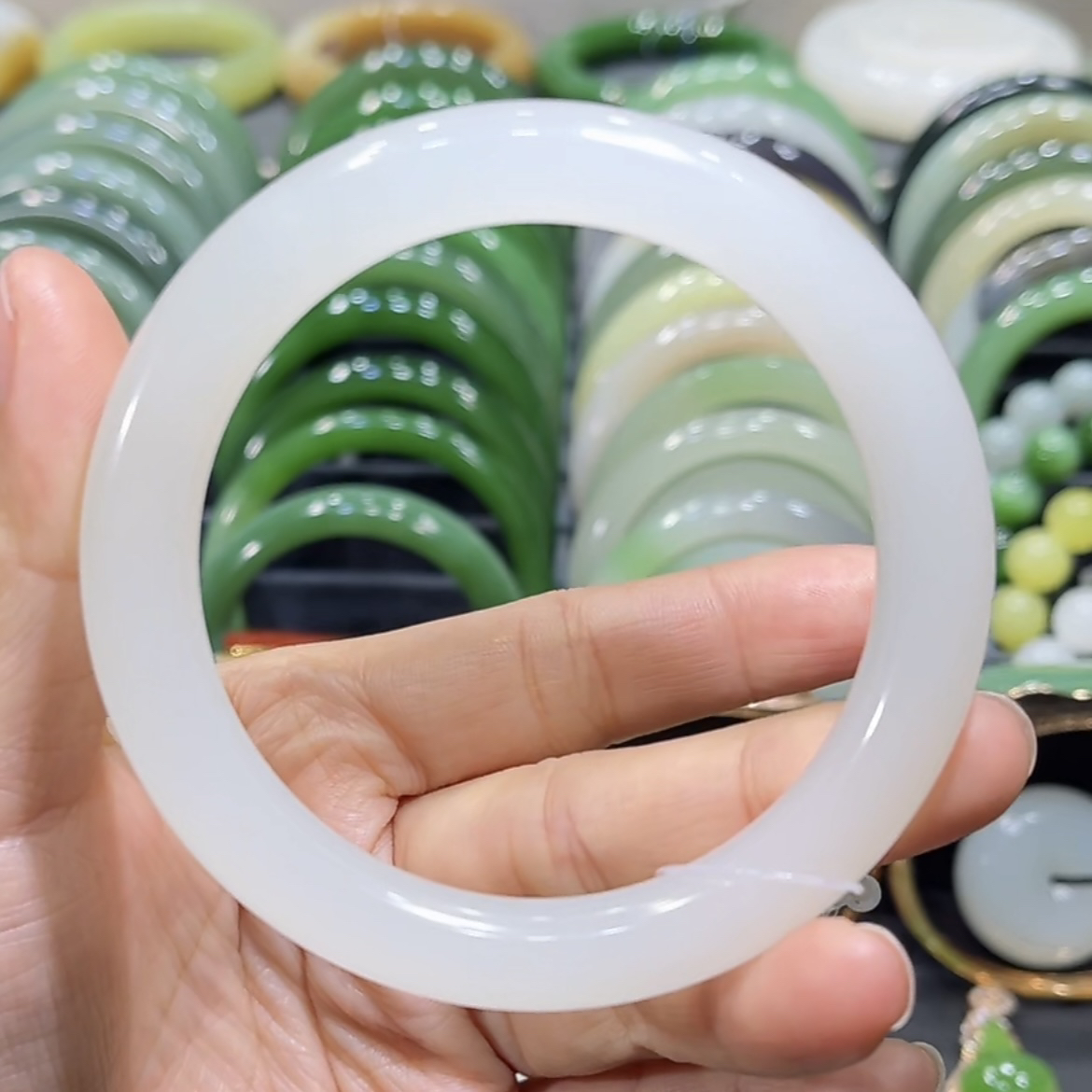 福利！和田玉高冰起荧光白玉手镯58-59圈口（圆条）