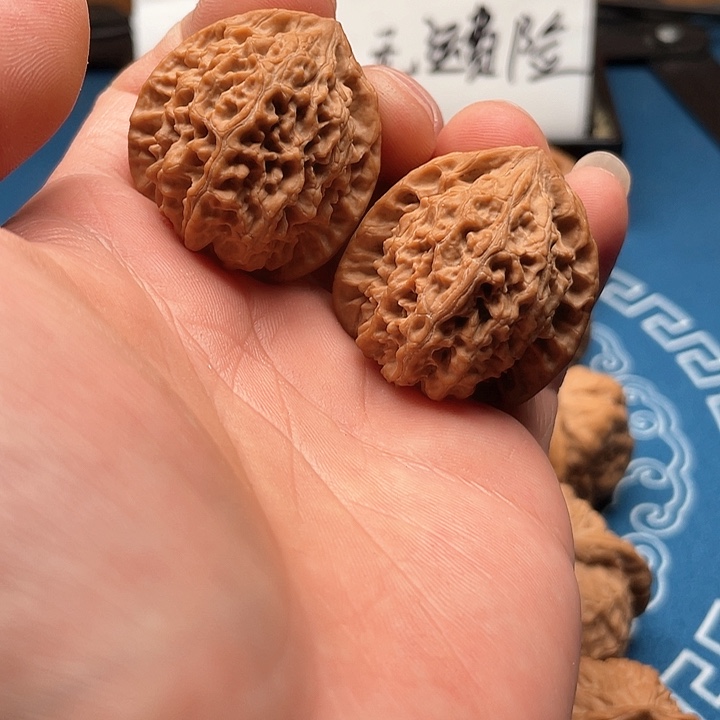 文玩核桃吊坠密纹