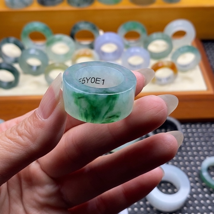 定制翡翠未镶嵌15-21圈口