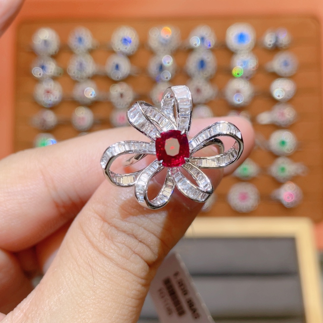 戒指18K金镶嵌尖晶石1.5ct 绝地