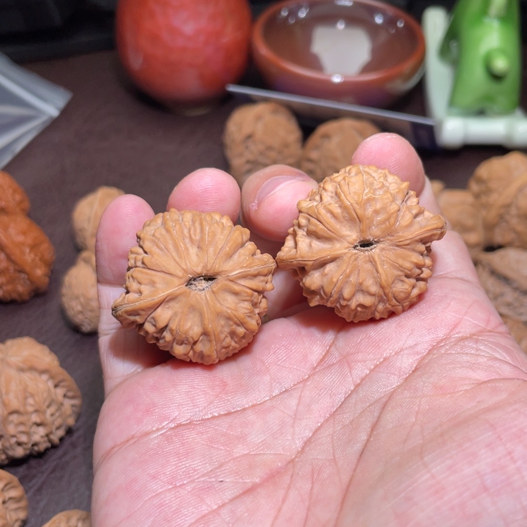 每****子文玩核桃蛇王一抹红36