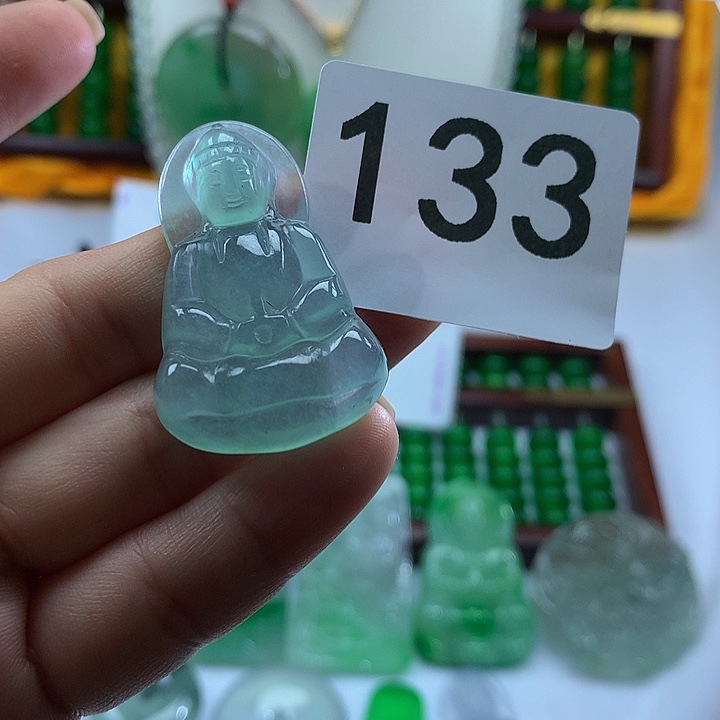 翡翠未镶嵌吊坠(赠链)