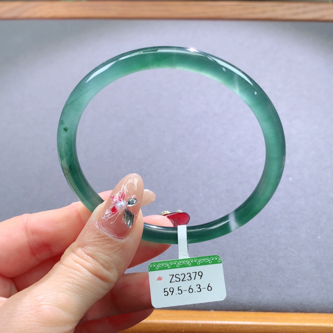 翡翠手镯未镶嵌天然翡翠手镯叮当镯