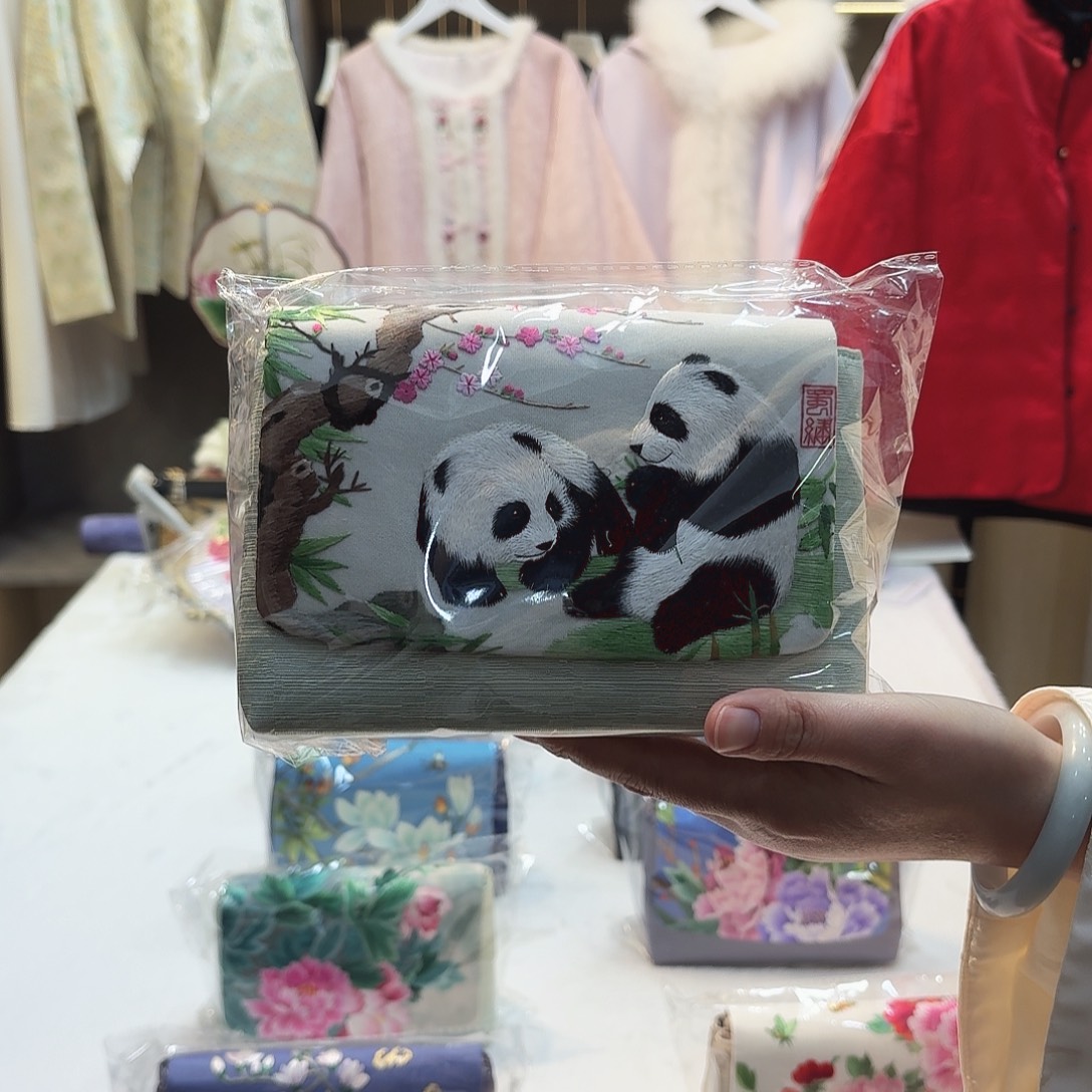 余***Ծ非遗传承人的精神风貌