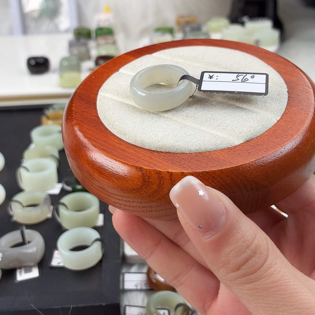 和田玉未镶嵌戒指Q3烟紫轮胎港码14