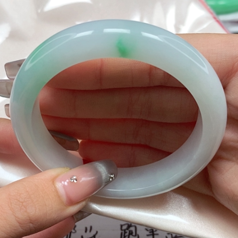 【闪购商品】翡翠手镯未镶嵌55圈