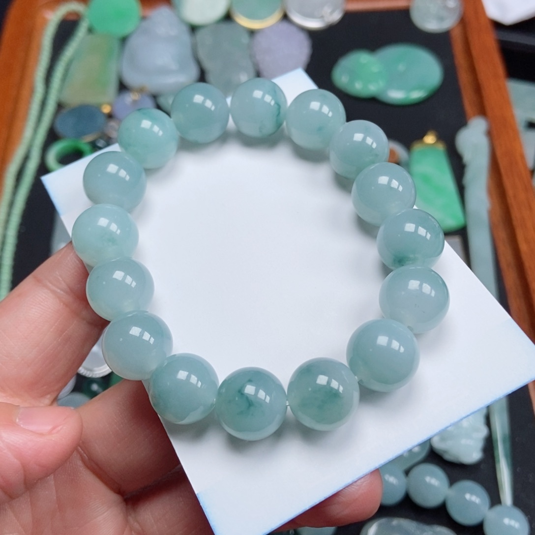 翡翠颈饰未镶嵌海**宝