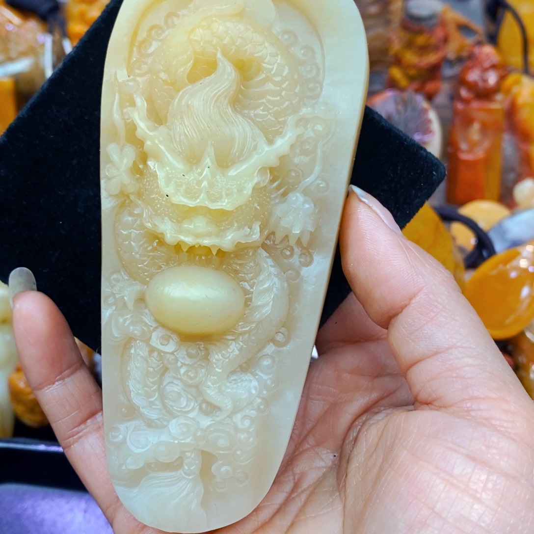 颈饰未镶嵌石英质玉