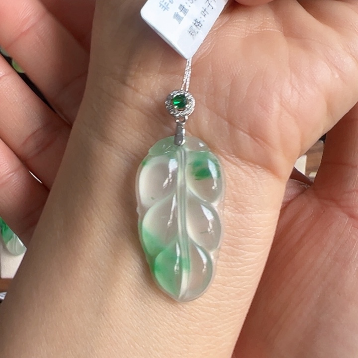 葫***司石英质玉银S925镀金镶嵌颈饰