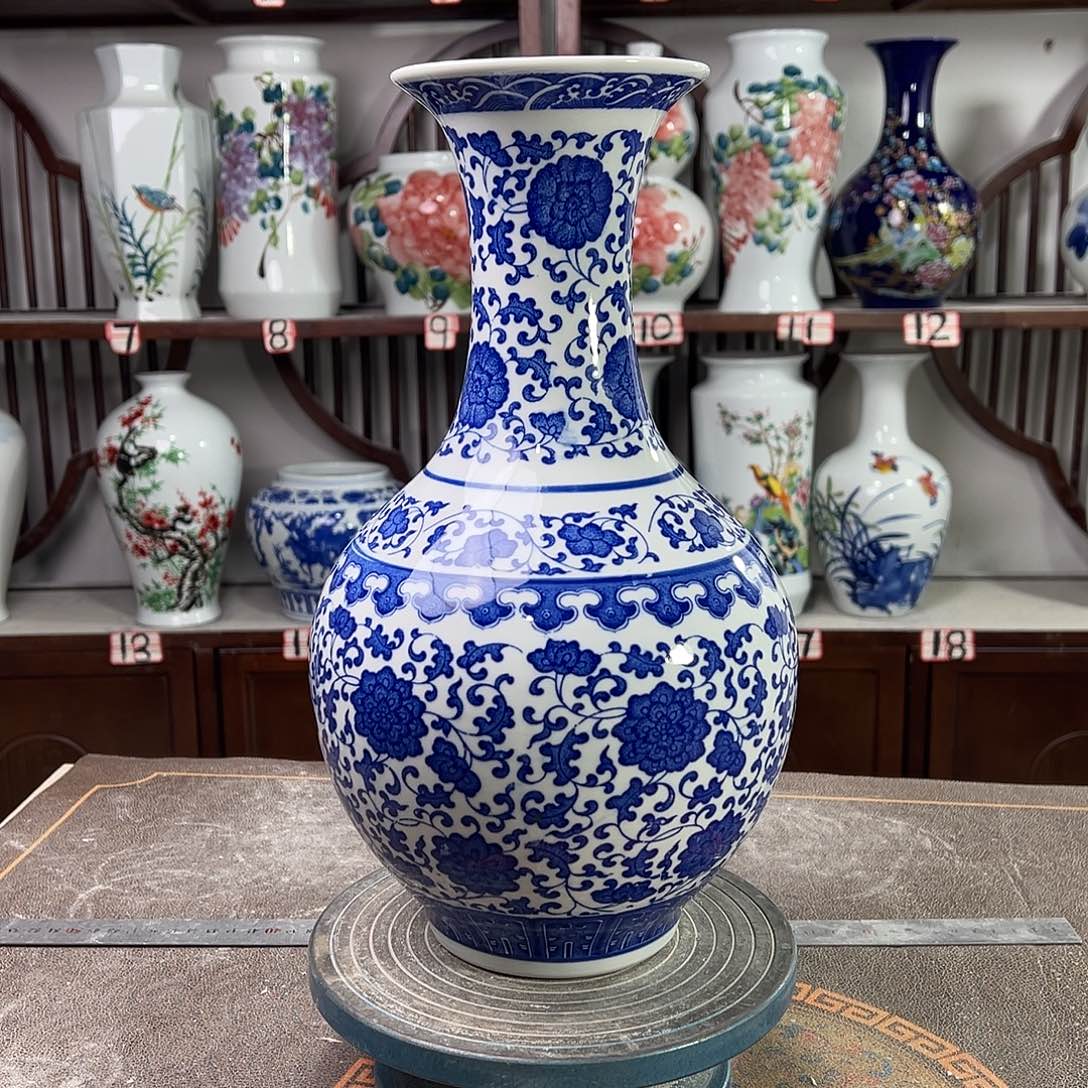 陶摆件景德镇陶瓷缠枝